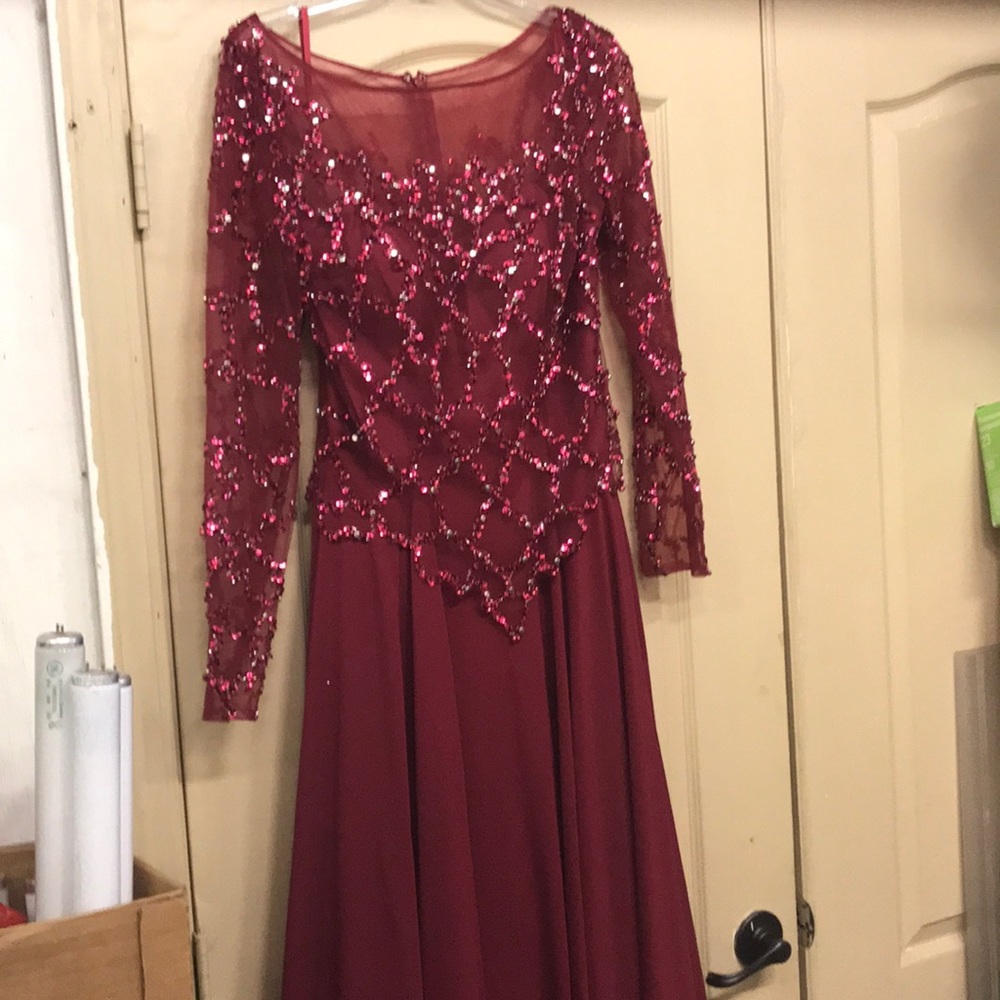 Burgundy maxi formal dress with Sequins